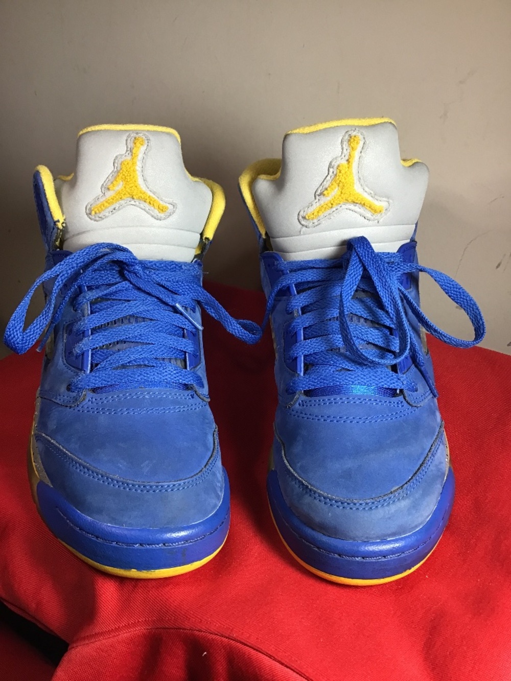 🔥😎Jordan’s Laney, (Jordan’s high school), used see photos, size 6Y, good cond.